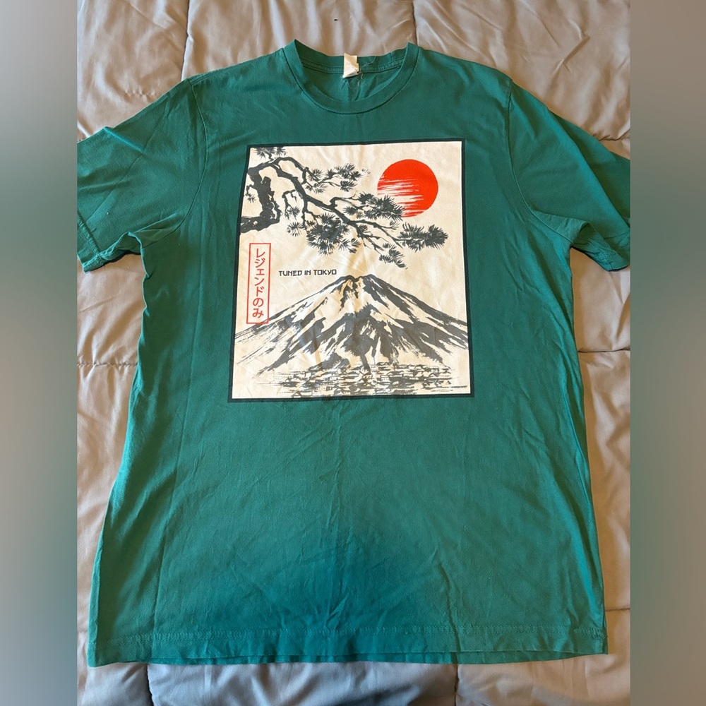 Tuned in tokyo graphic design t-shirt in green, size XL